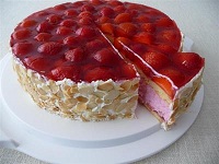 Erdbeertorte mit Doppelrahmfrischkäse und Joghurt