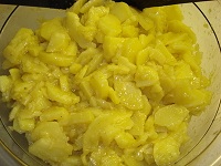 Kartoffelsalat mit Brühe