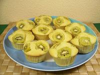 Buttermilch-Muffins mit Kiwi und Banane