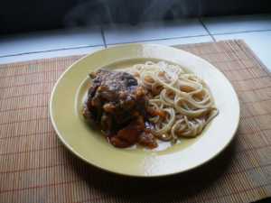 Rabo de boi estufado com cenouras (Geschmorter Ochsenschwanz)