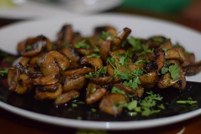 Cogumelos com Salsa (Champignons mit Petersilie)